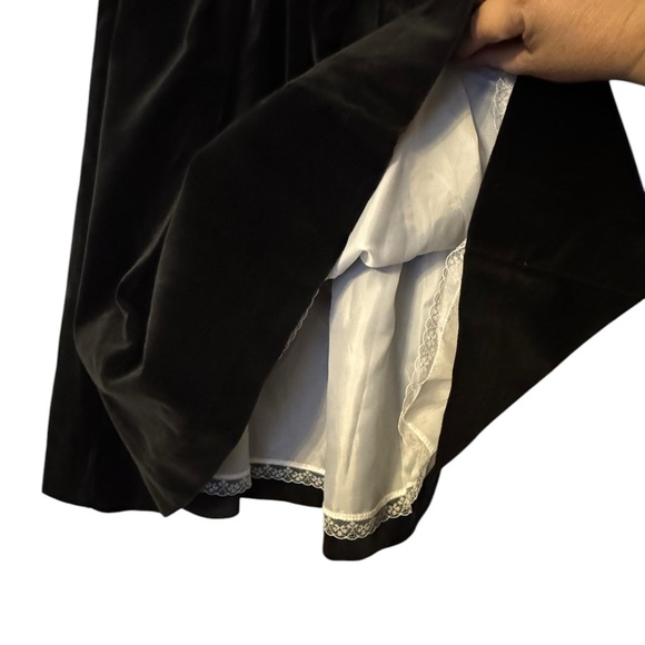 Vintage Laura Ashley Black Velvet Dress with White Collar size 4T - Picture 8 of 13